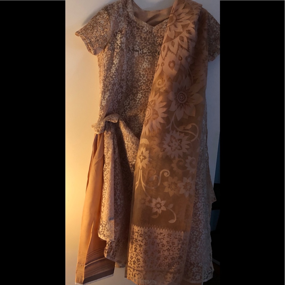 Woman’s Salwar Kameez